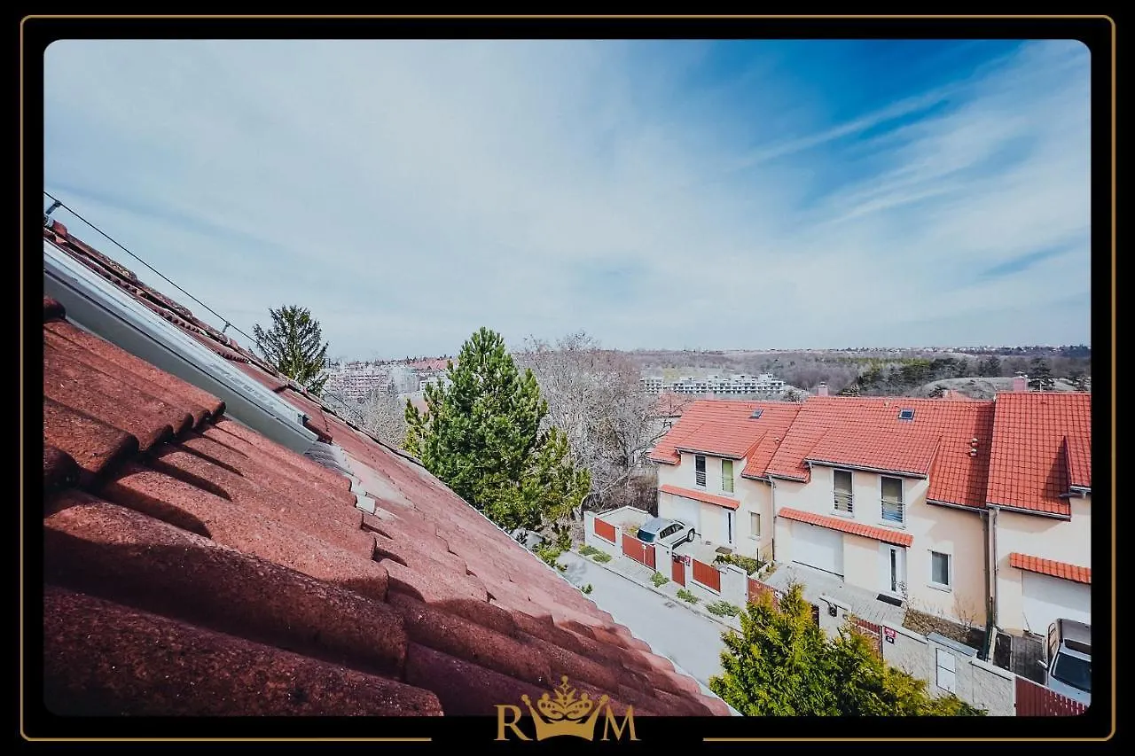 Rm Luxury Apartment In Prague • 6 People • Free Parking • Pets