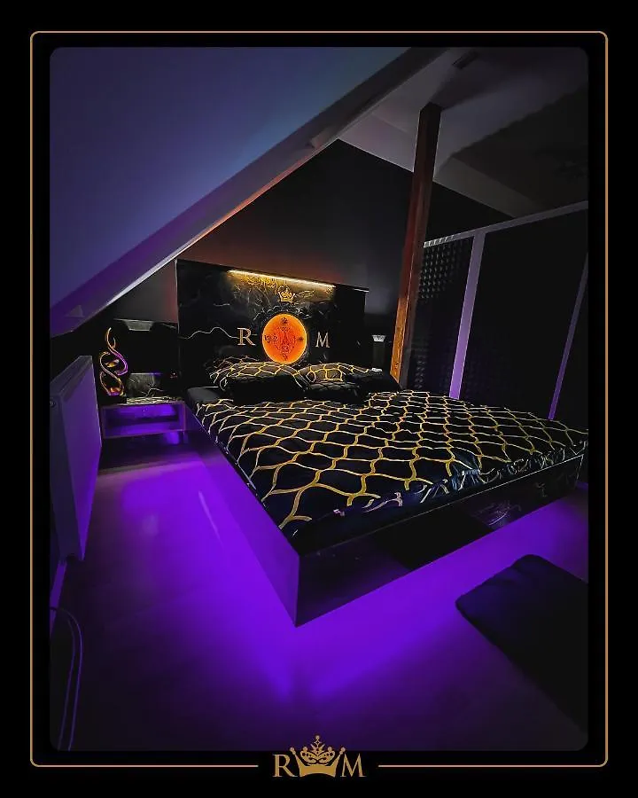 Rm Luxury Apartment In Prague • 6 People • Free Parking • Pets
